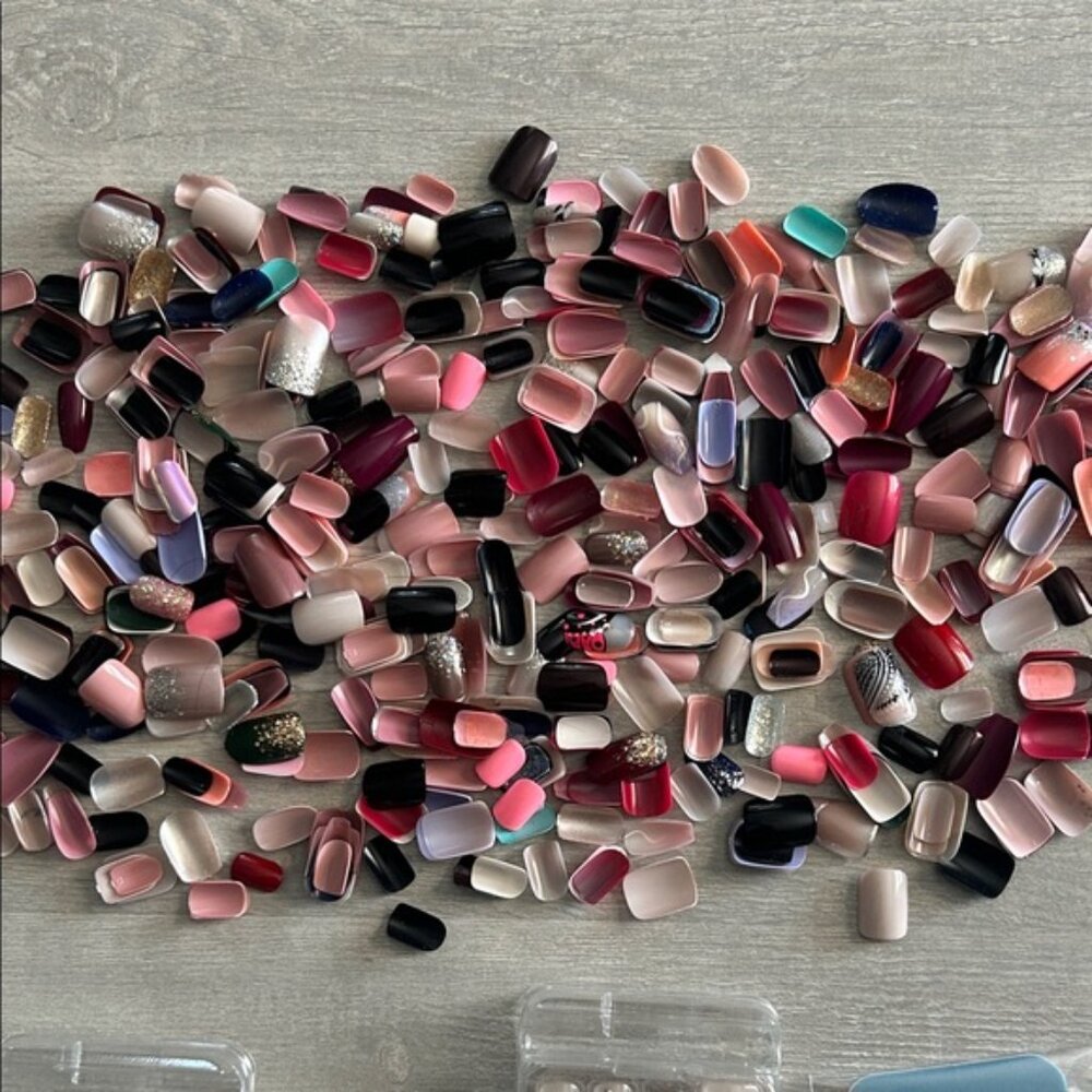 Kiss Brand - Bundle of Press on Nails - Mixed sizes/colors (not full sets) - Picture 3 of 10